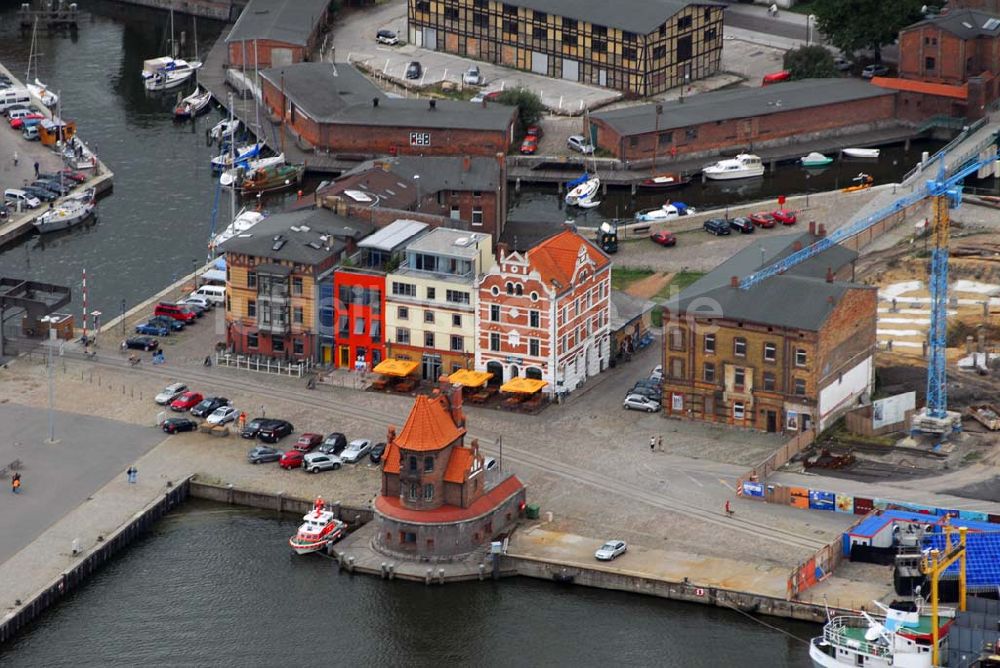 Warnemünde aus der Vogelperspektive: Blick auf Ausbauarbeiten am Hafen von Warnemünde