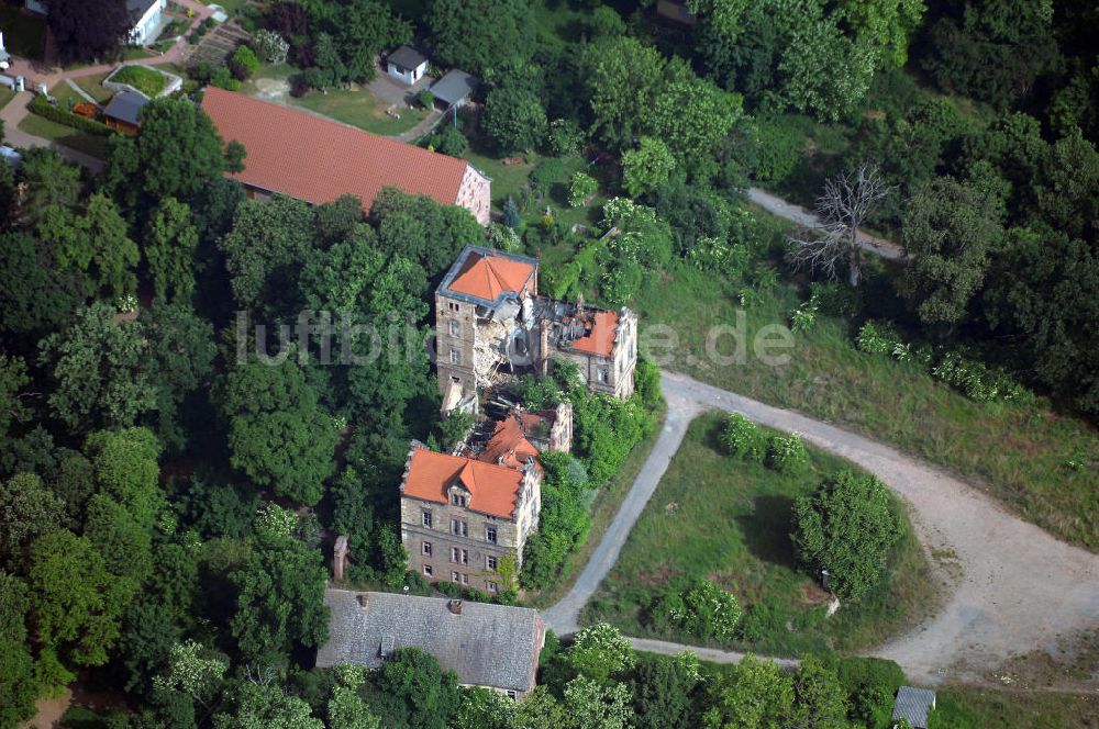 Luftbild FRIEDEBURG - Blick auf ausgebrannte und verwahrloste Schloß Friedeburg in Friedeburg / Saale in Sachsen-Anhalt