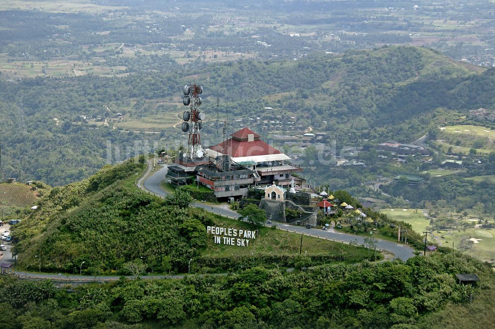 Tagaytay City von oben - Blick auf den Aussichtspunkt Peoples's Park in the Sky