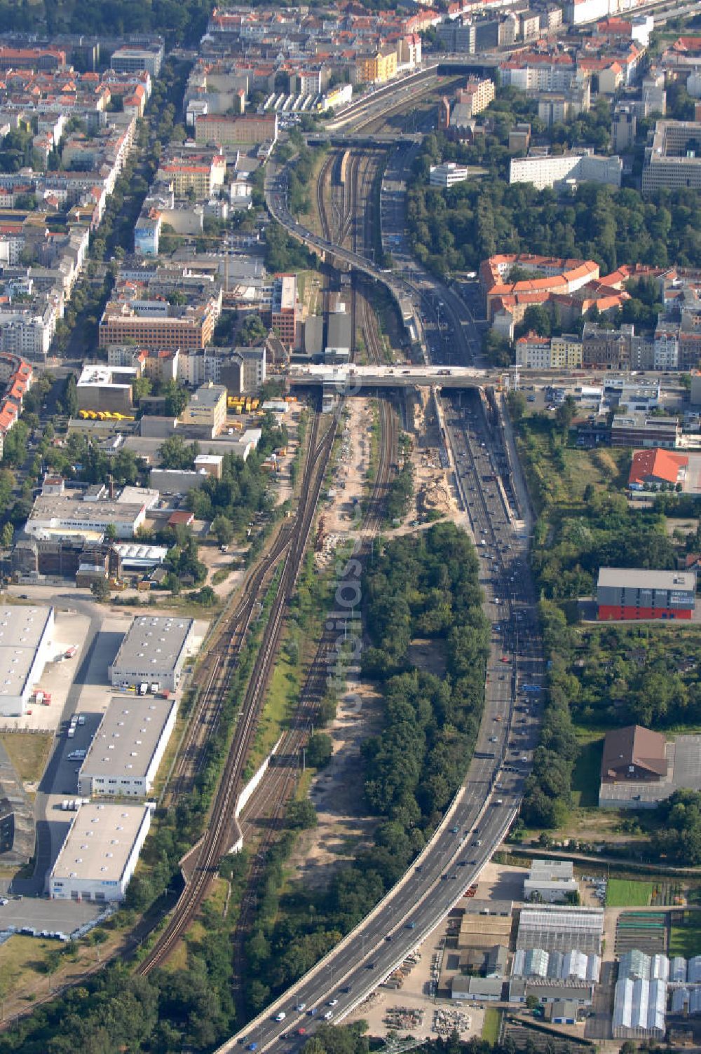 Berlin aus der Vogelperspektive: Blick auf die Autobahn A100 und die Spandauer Damm Brücke in Berlin-Charlottenburg