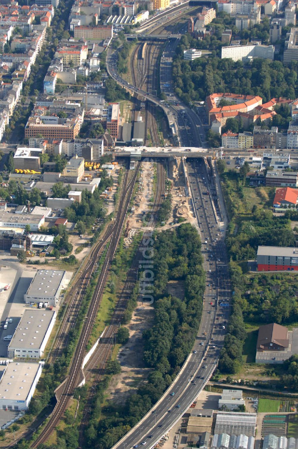 Luftbild Berlin - Blick auf die Autobahn A100 und die Spandauer Damm Brücke in Berlin-Charlottenburg