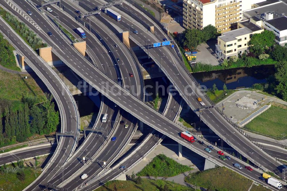 Luftbild Berlin - Blick auf das Autobahndreieck in Berlin-Neukölln