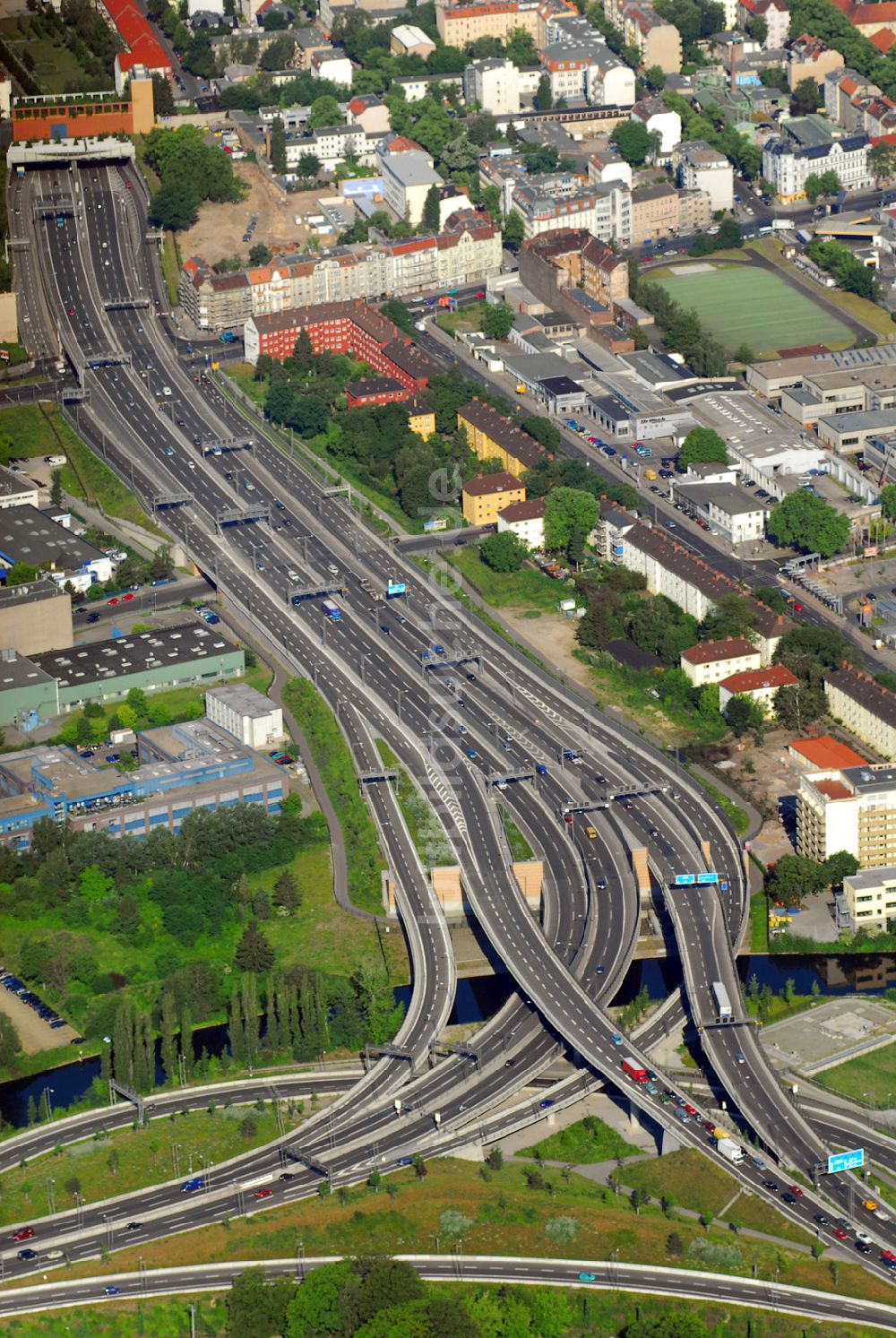 Luftaufnahme Berlin - Blick auf das Autobahndreieck in Berlin-Neukölln