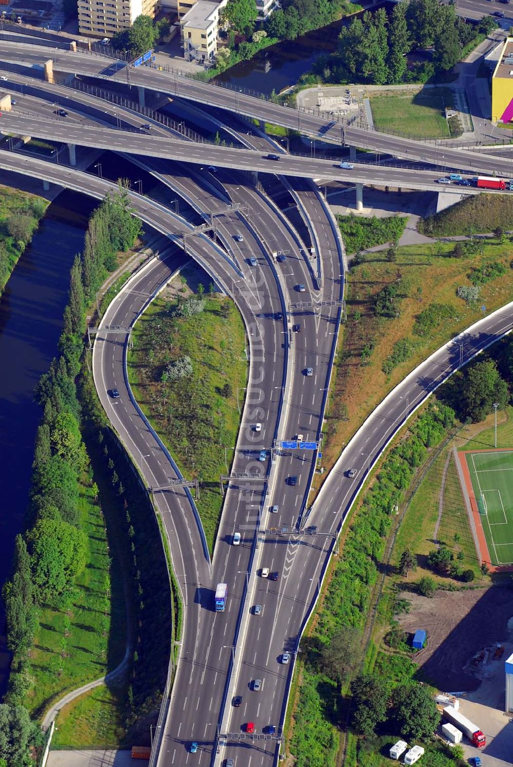 Berlin von oben - Blick auf das Autobahndreieck in Berlin-Neukölln