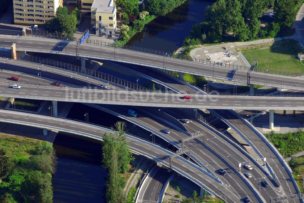 Luftbild Berlin - Blick auf das Autobahndreieck in Berlin-Neukölln