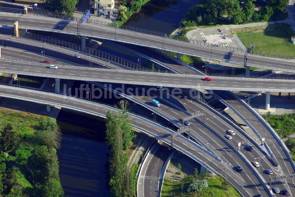 Luftaufnahme Berlin - Blick auf das Autobahndreieck in Berlin-Neukölln