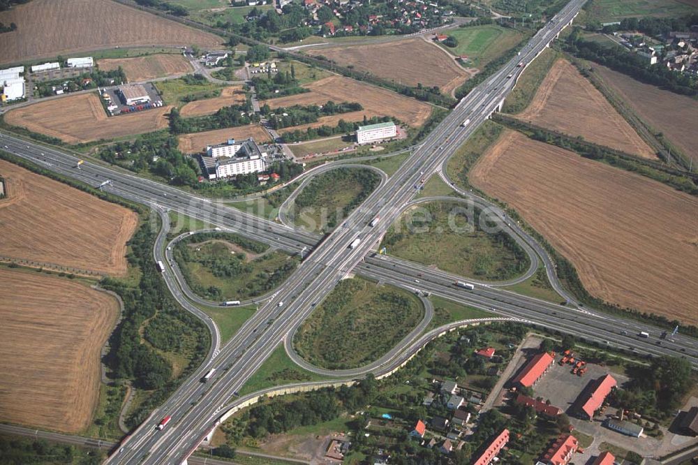 Luftaufnahme Halle Sachsen-Anhalt) - Blick auf das Autobahnkreuz A14 / B100 bei Halle / Peissen.