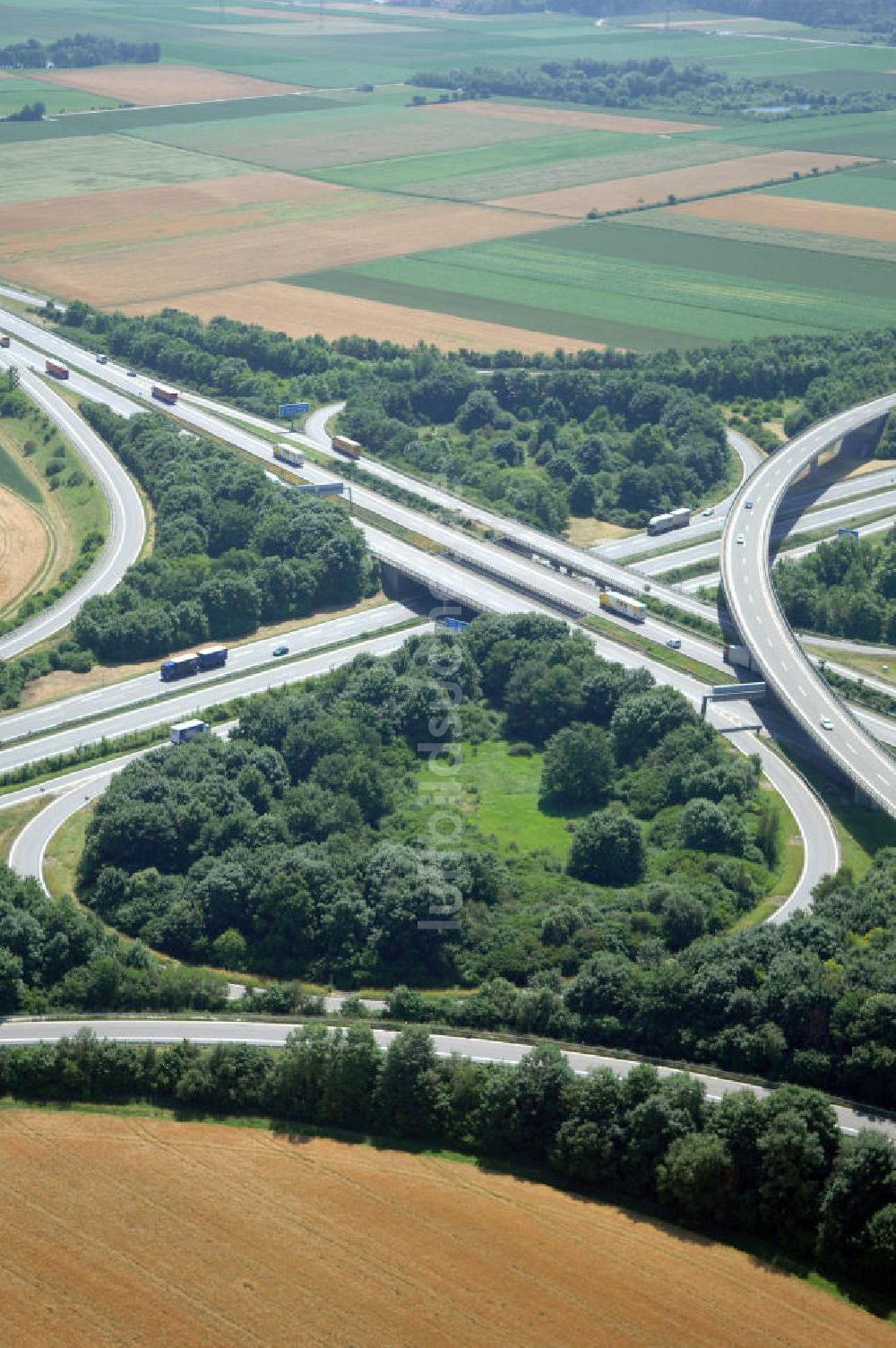 Luftbild Elchingen - Blick auf das Autobahnkreuz Ulm / Elchingen