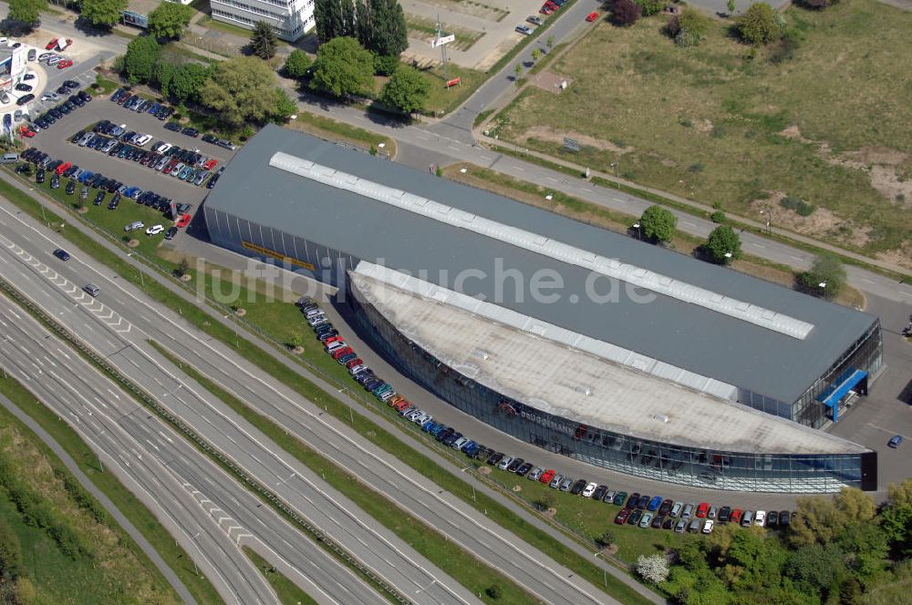 Rostock aus der Vogelperspektive: Blick auf ein Autohaus in Rostock Reutershagen