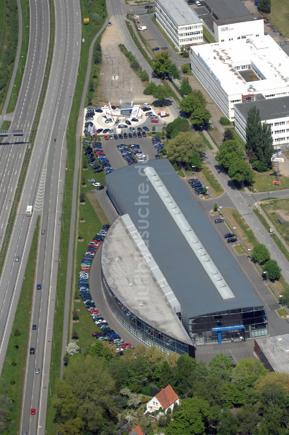 Luftaufnahme Rostock - Blick auf ein Autohaus in Rostock Reutershagen