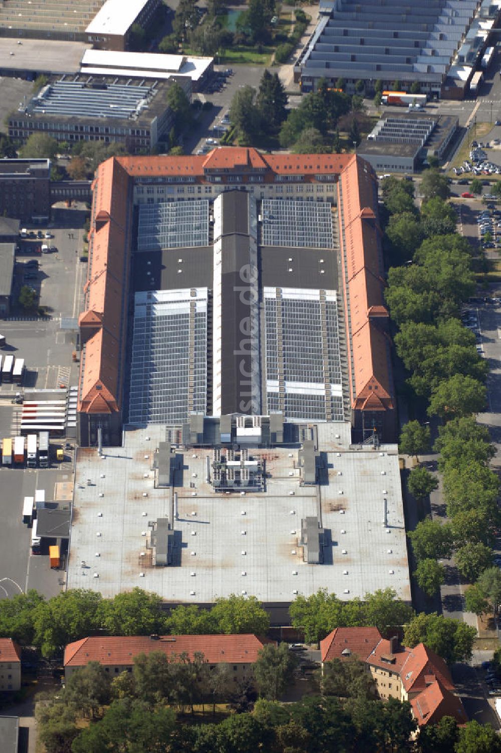 Berlin von oben - Blick auf ein Automobilwerk in Berlin-Marienfelde