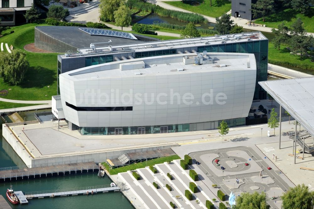 Luftaufnahme Wolfsburg - Blick auf die Autostadt Wolfsburg im Bundesland Niedersachsen