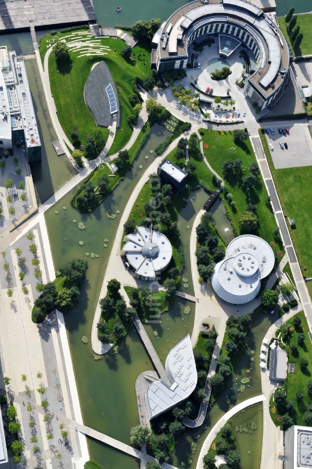 Luftbild Wolfsburg - Blick auf die Autostadt Wolfsburg im Bundesland Niedersachsen