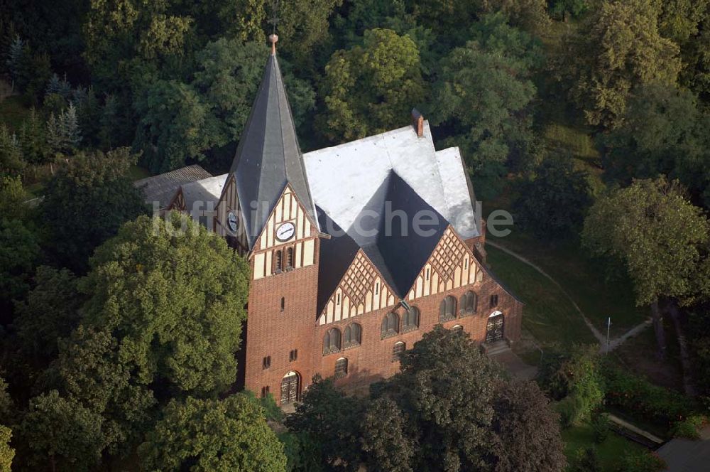 Luftbild Altenplathow (Genthin) - Blick auf den Backsteinbau der evangelische Kirche von Altenplathow