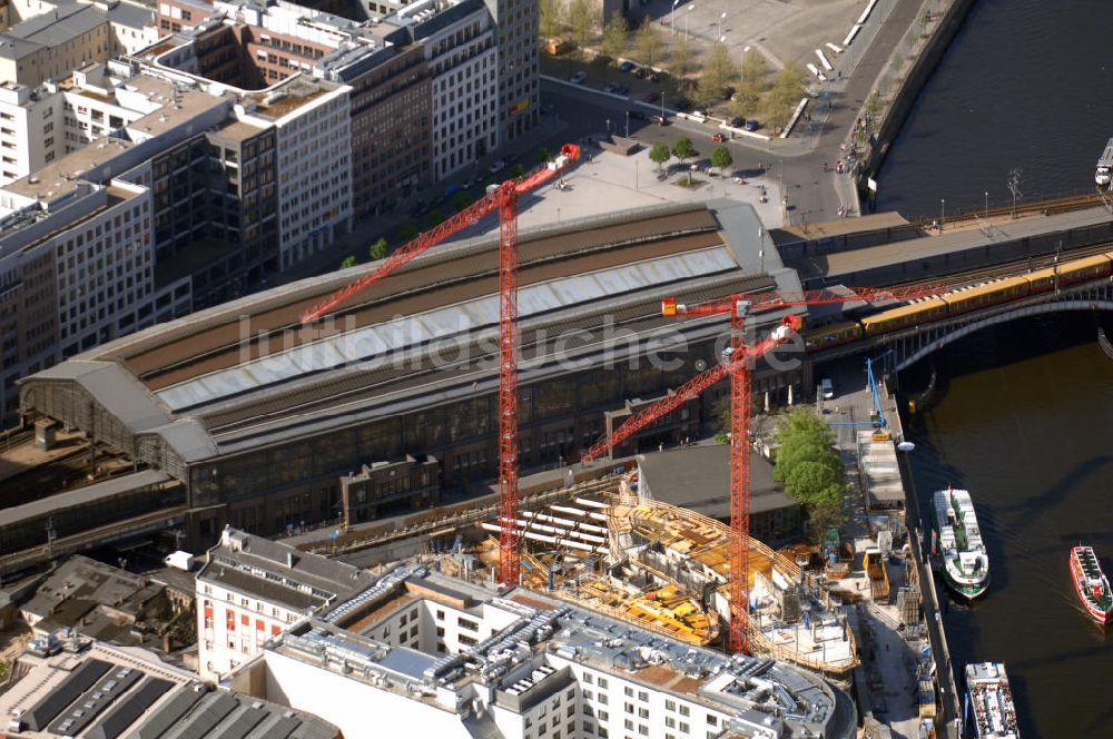 Berlin von oben - Blick auf die S-Bahn-Station Friedrichstraße in Berlin