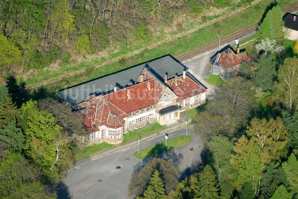 Friedrichroda (Thüringen) von oben - Blick auf den Bahnhof Friedrichroda im Thüringer Wald