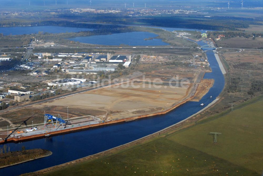 Magdeburg aus der Vogelperspektive: Blick auf den Barleber See und ein Stück vom Gewerbegebiet Nord in Magdeburg