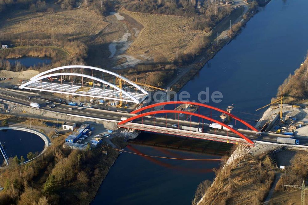 Luftbild Augsburg - Blick auf eine im Bau befindliche Autobahnbrücke