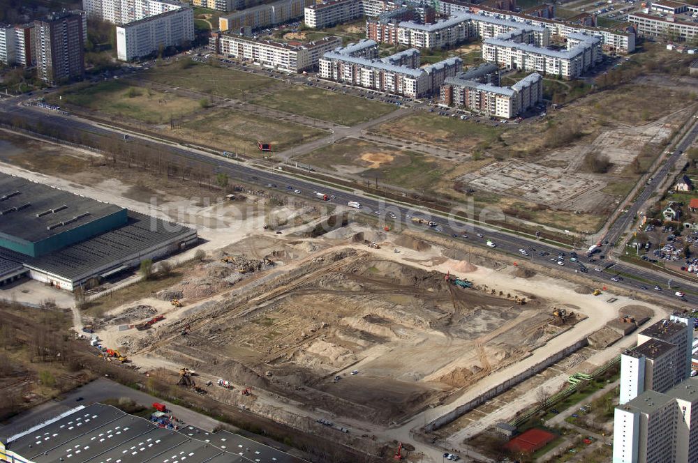 Luftbild Berlin - Blick auf das im Bau befindliche IKEA-Einrichtungshaus in Berlin-Lichtenberg