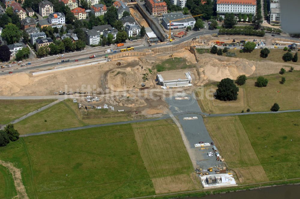 Luftaufnahme Dresden - Blick auf die im Bau befindliche Waldschlösschenbrücke in Dresden