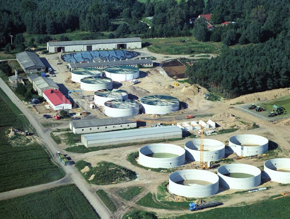 Luftbild 11.09.2006 - Blick auf die Bauarbeiten zur Errichtung einer Biogasanlage in Schulzenfelde bei Templin.