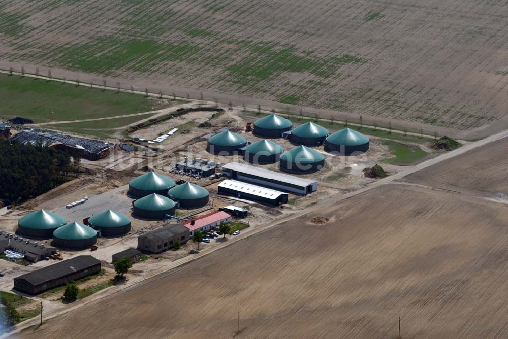 Schulzenfelde aus der Vogelperspektive: Blick auf die Bauarbeiten zur Errichtung einer Biogasanlage in Schulzenfelde bei Templin.