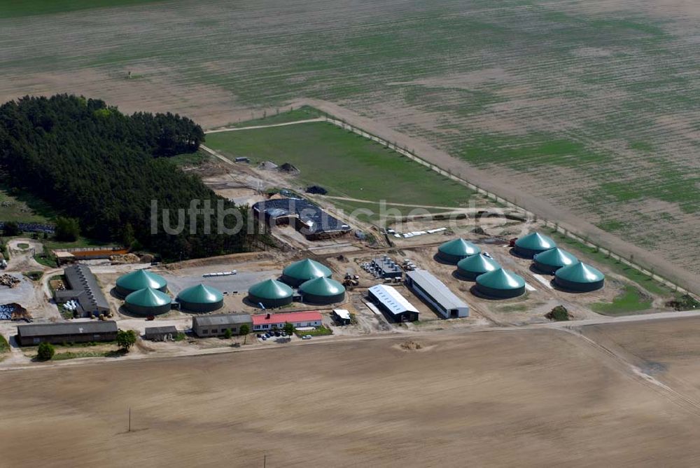 Luftaufnahme Schulzenfelde - Blick auf die Bauarbeiten zur Errichtung einer Biogasanlage in Schulzenfelde bei Templin.