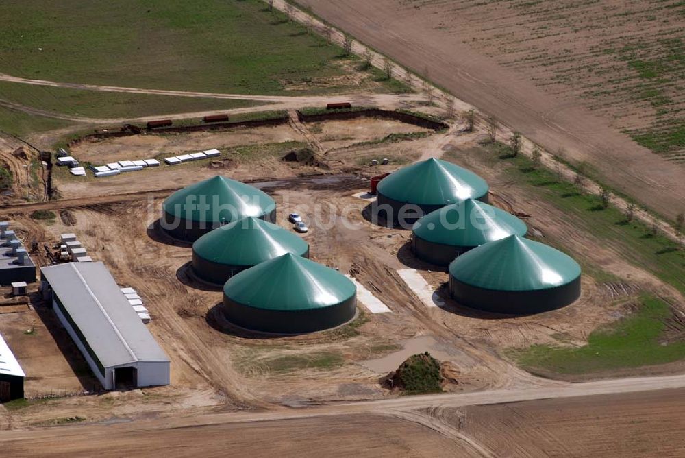 Schulzenfelde aus der Vogelperspektive: Blick auf die Bauarbeiten zur Errichtung einer Biogasanlage in Schulzenfelde bei Templin.