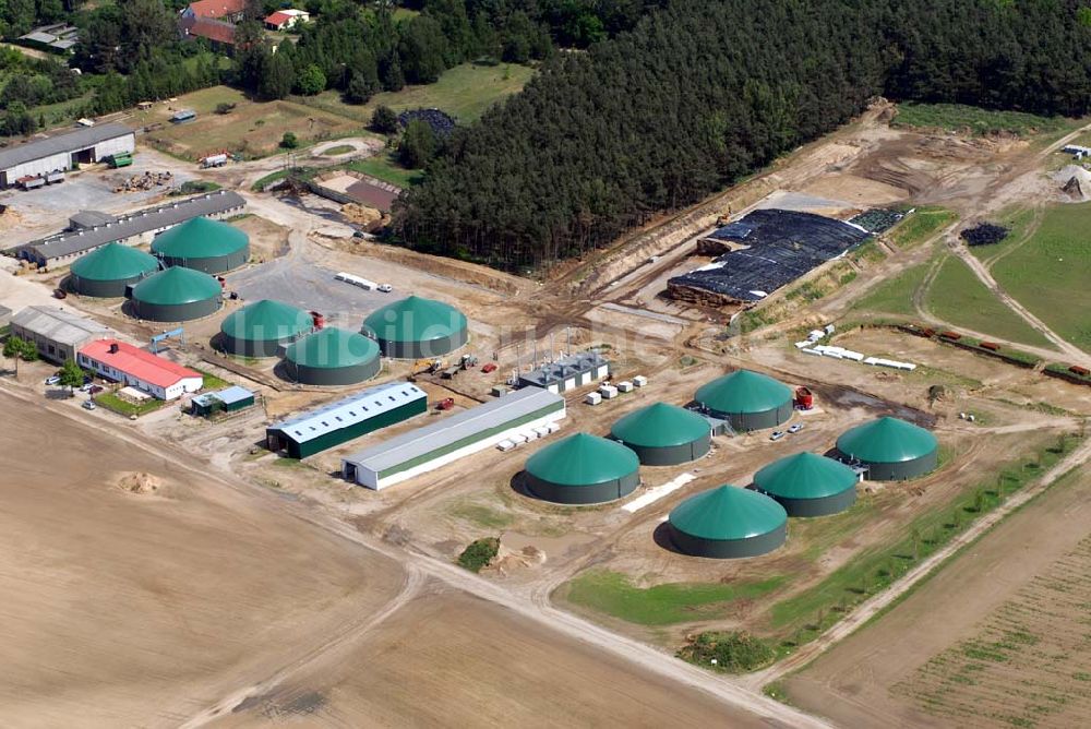 Luftaufnahme Schulzenfelde - Blick auf die Bauarbeiten zur Errichtung einer Biogasanlage in Schulzenfelde bei Templin.