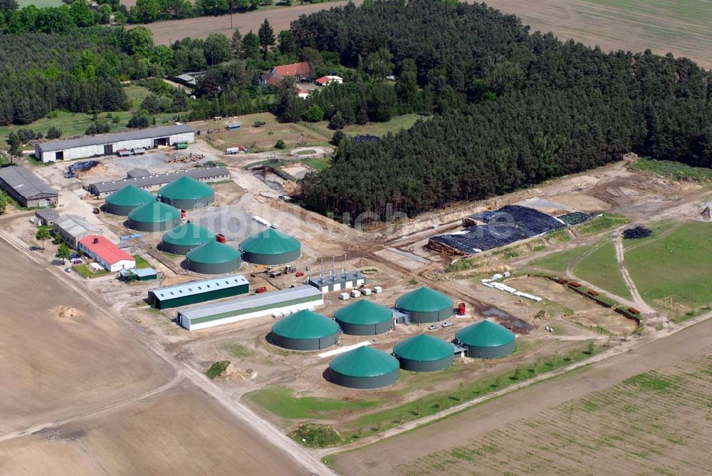 Schulzenfelde von oben - Blick auf die Bauarbeiten zur Errichtung einer Biogasanlage in Schulzenfelde bei Templin.