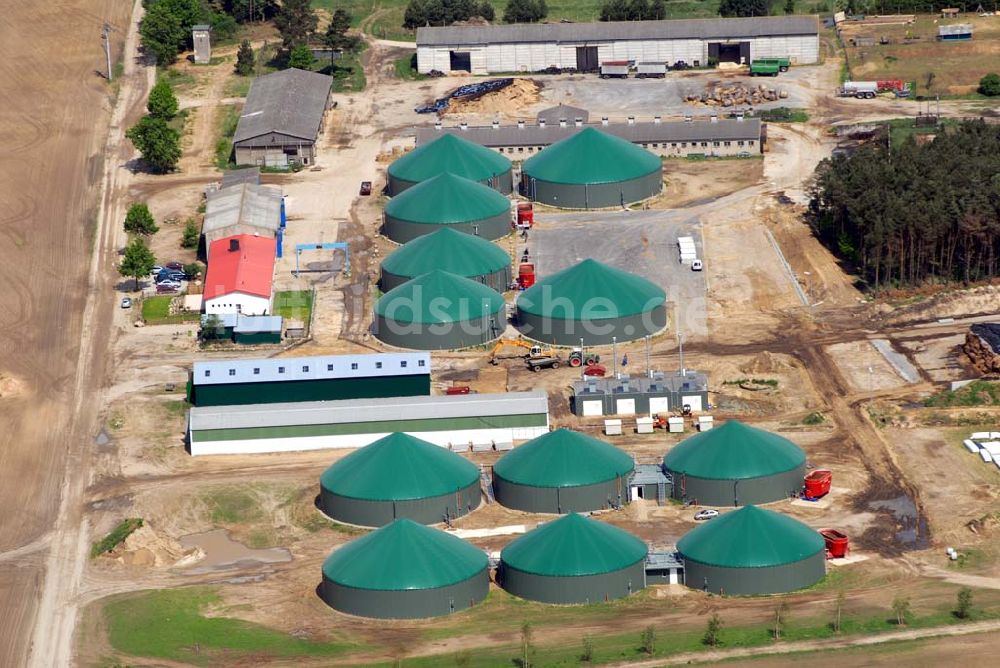 Luftaufnahme Schulzenfelde - Blick auf die Bauarbeiten zur Errichtung einer Biogasanlage in Schulzenfelde bei Templin.