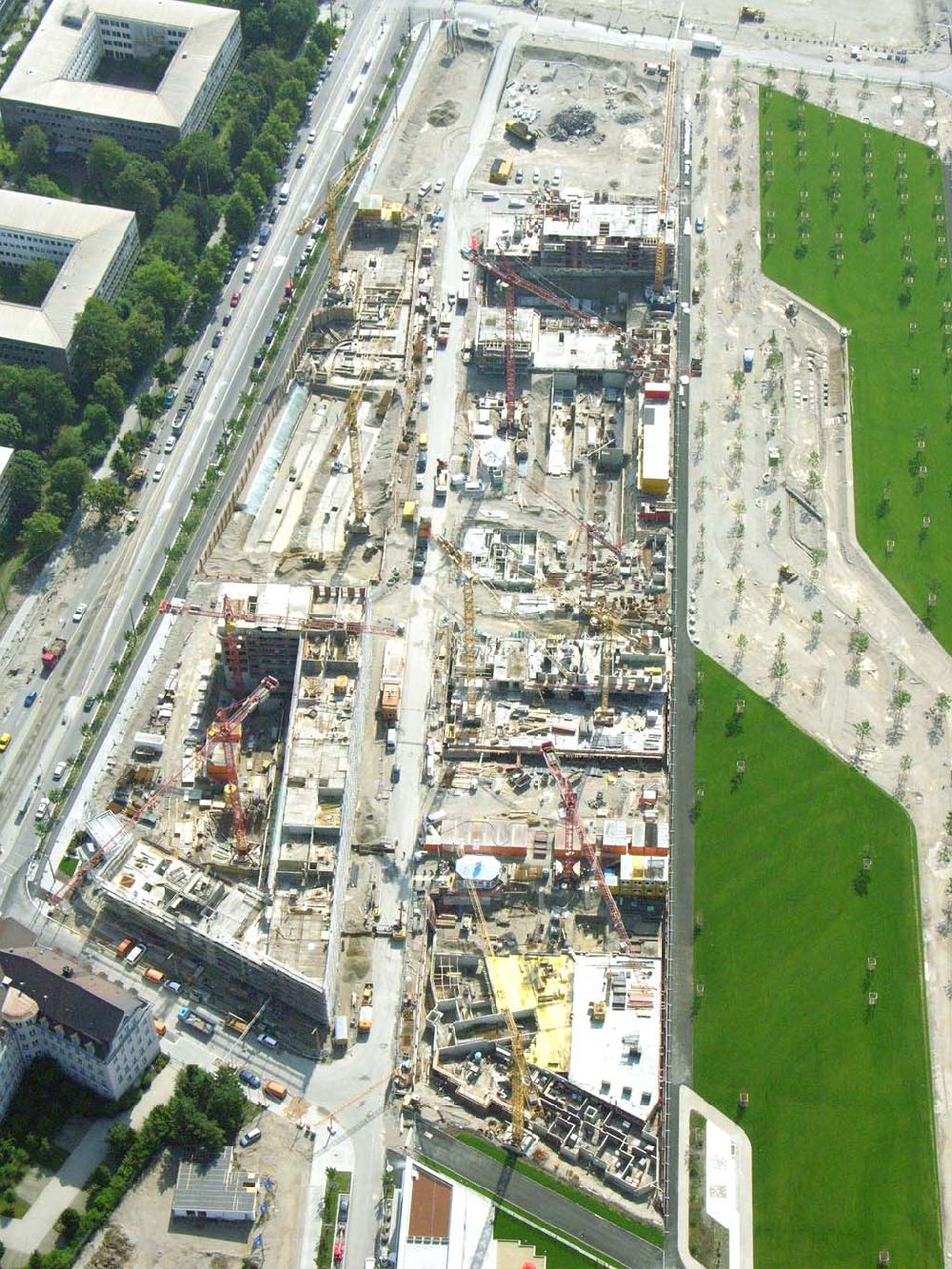 München / Bayern von oben - Blick auf das Baugelände des Wohngebietes Arnulfpar