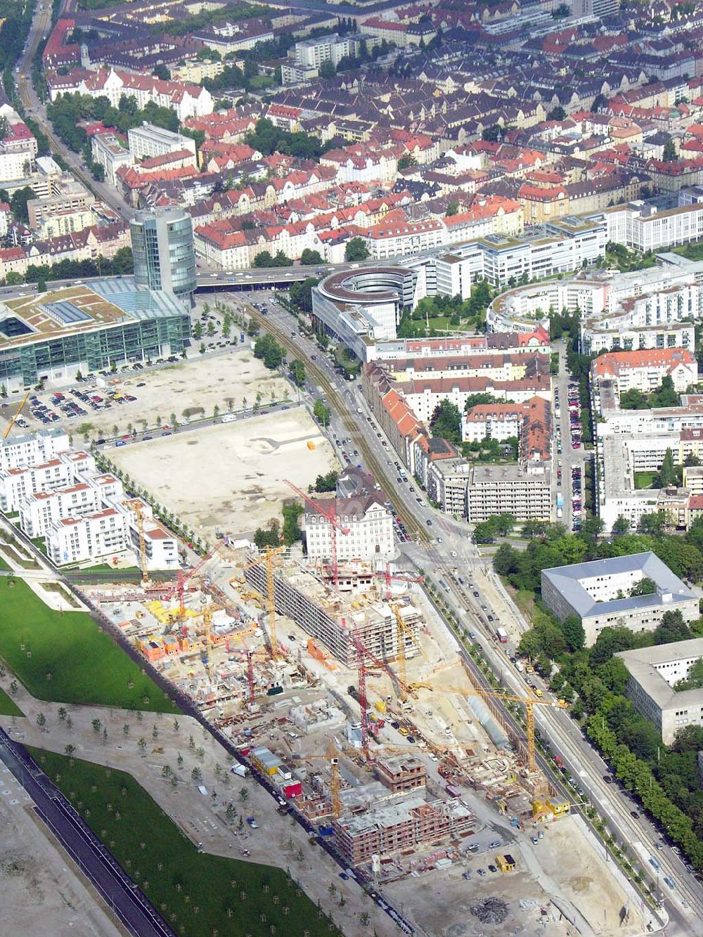 Luftaufnahme München / Bayern - Blick auf das Baugelände des Wohngebietes Arnulfpar