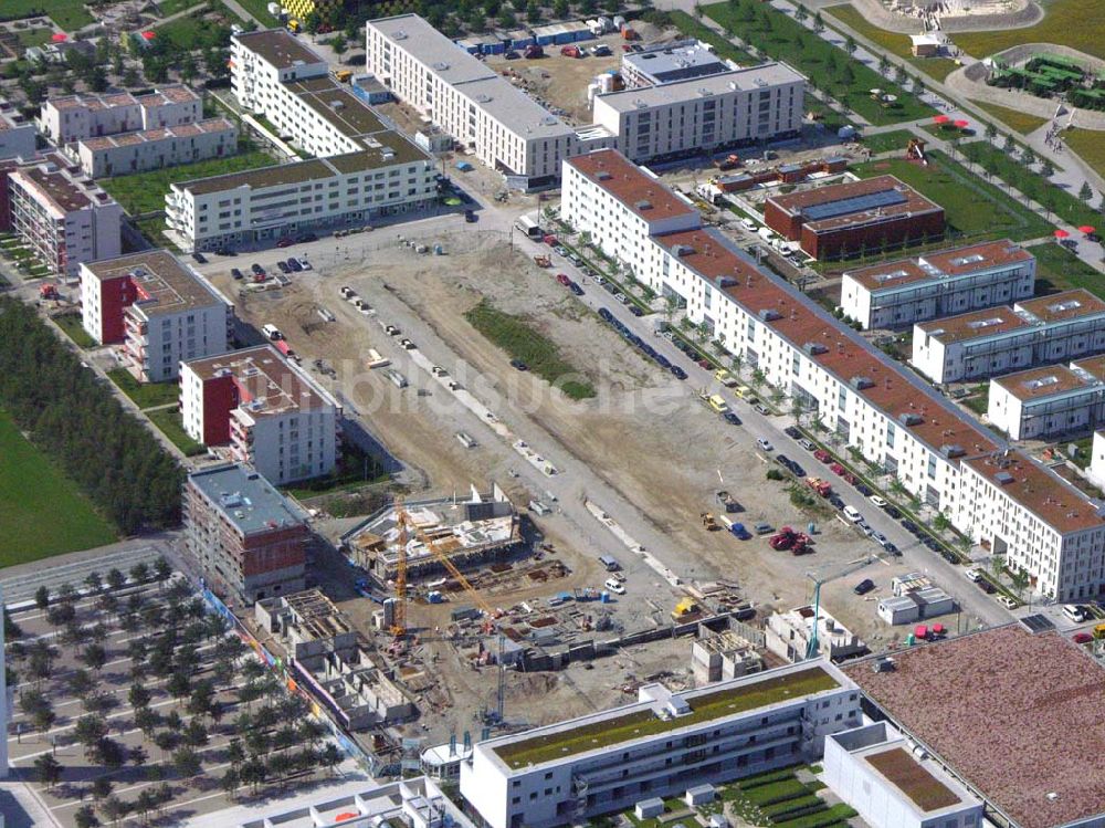 Luftaufnahme München / Bayern - Blick auf das Baugelände des Wohngebietes auf dem BUGA-Gelände mit Blick auf die Alpen.