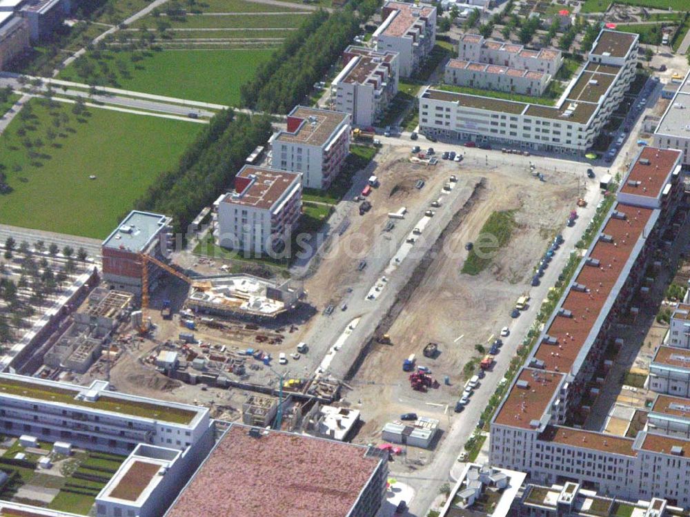 München / Bayern aus der Vogelperspektive: Blick auf das Baugelände des Wohngebietes auf dem BUGA-Gelände mit Blick auf die Alpen.