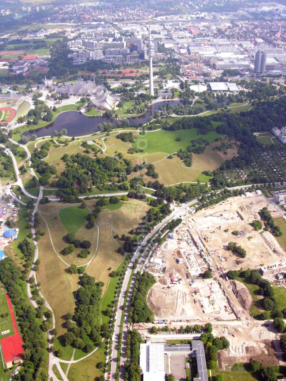 Luftaufnahme München / Bayern - Blick auf das Baugelände des Wohngebietes Olympiapark