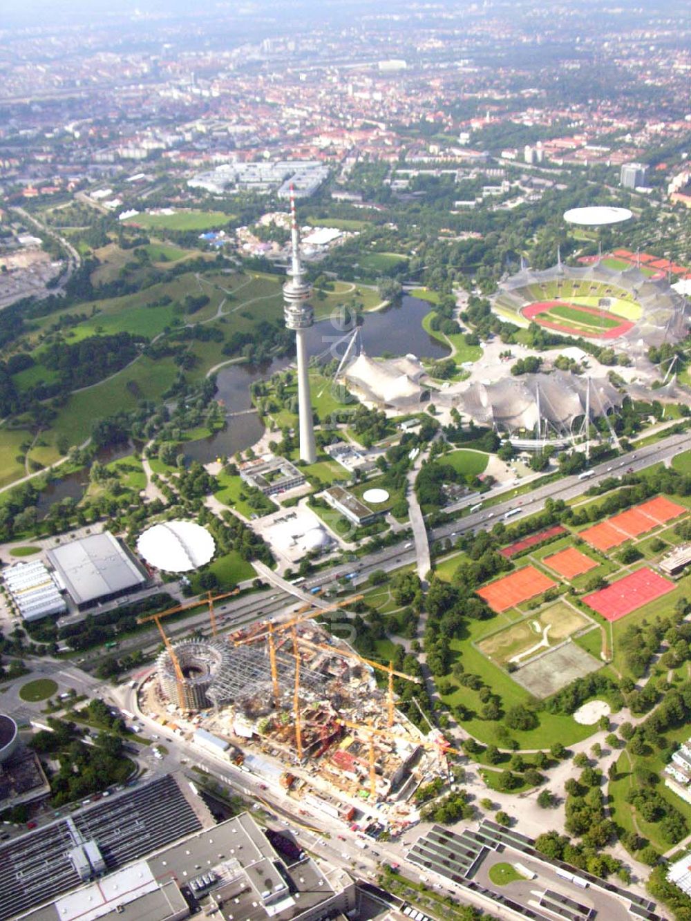 Luftaufnahme München / Bayern - Blick auf das Baugelände des Wohngebietes Olympiapark