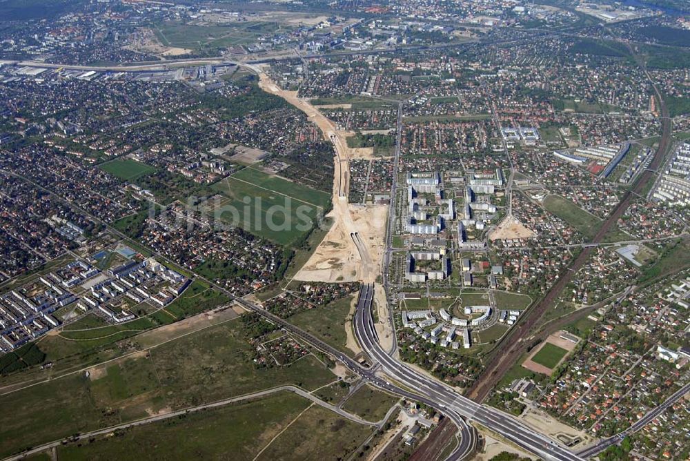 Berlin - Altglienicke von oben - Blick auf die Baurarbeiten zur Stadtautobahnanbindung des Flughafens Berlin-Schönefeld im Bereich Altglienicke