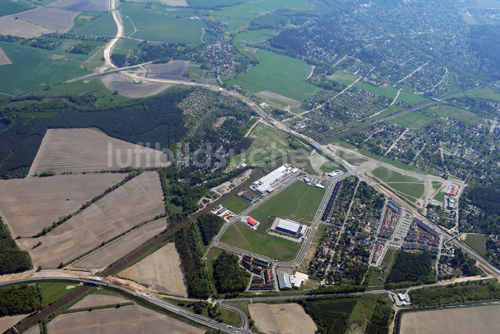 Luftaufnahme Berlin - Altglienicke - Blick auf die Baurarbeiten zur Stadtautobahnanbindung des Flughafens Berlin-Schönefeld im Bereich Altglienicke