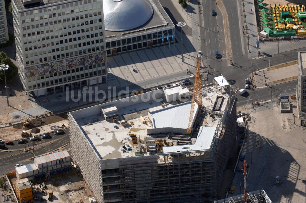 Berlin Mitte von oben - Blick auf die Baustelle vom Bauprojekt D4 I die mitte - Shopping am Alexanderplatz am Alexanderplatz Berlin