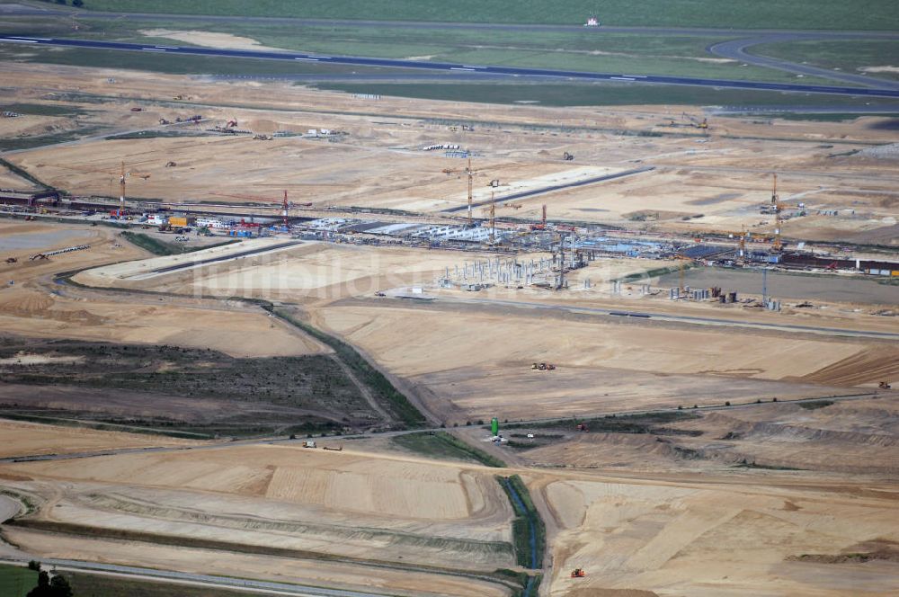 Berllin aus der Vogelperspektive: Blick auf die Baustelle bei Schönefeld zum neuen Flughafen Berlin-Brandenburg