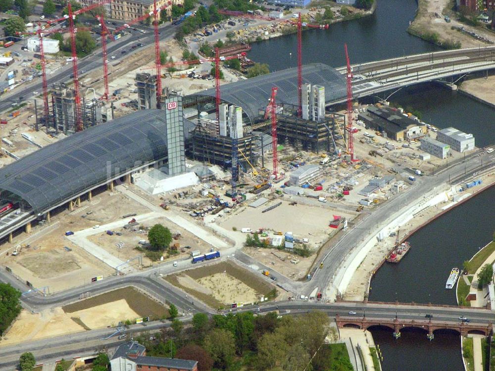 Luftbild Berlin-Tiergarten - Blick auf die Baustelle Berlin Hauptbahnhof (ehem. Lehrter Bahnhof)