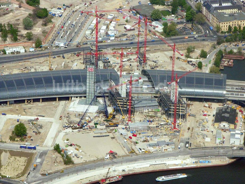 Berlin-Tiergarten von oben - Blick auf die Baustelle Berlin Hauptbahnhof (ehem. Lehrter Bahnhof)