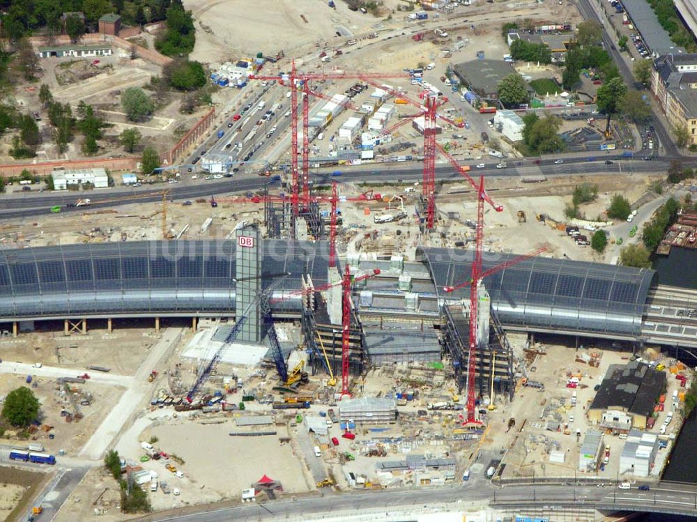 Berlin-Tiergarten aus der Vogelperspektive: Blick auf die Baustelle Berlin Hauptbahnhof (ehem. Lehrter Bahnhof)