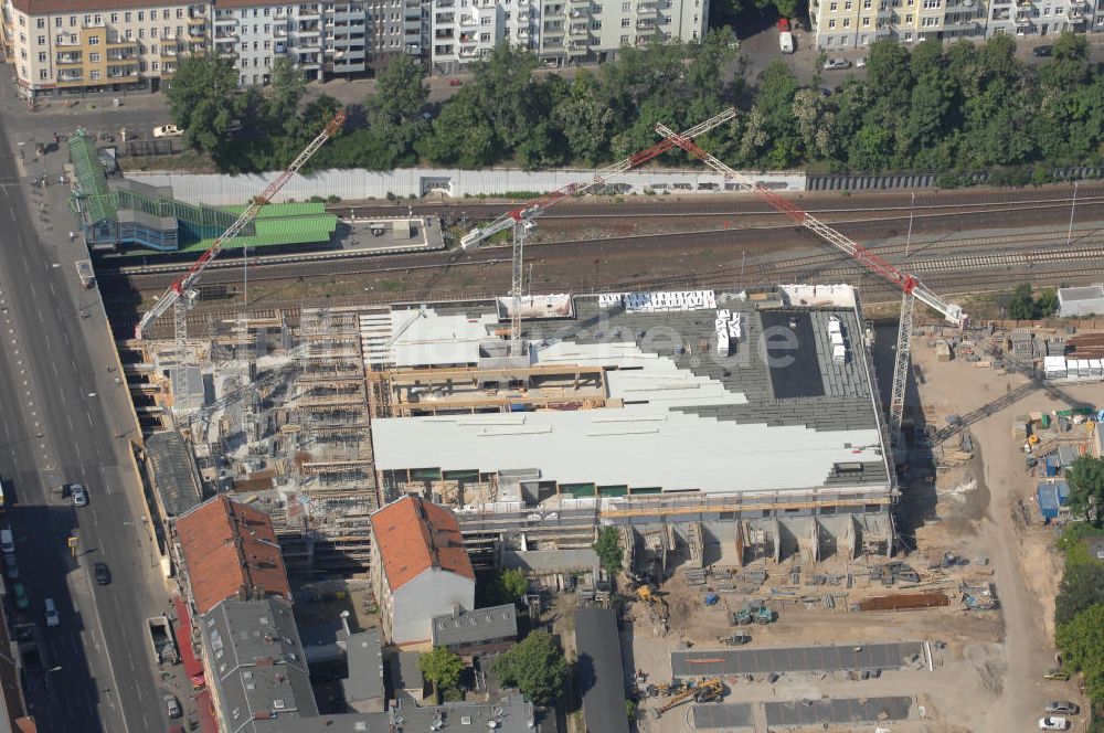 Luftaufnahme Berlin - Blick auf eine Baustelle für ein Einkaufszentrum an der Hermannbrücke in Berlin-Neukölln