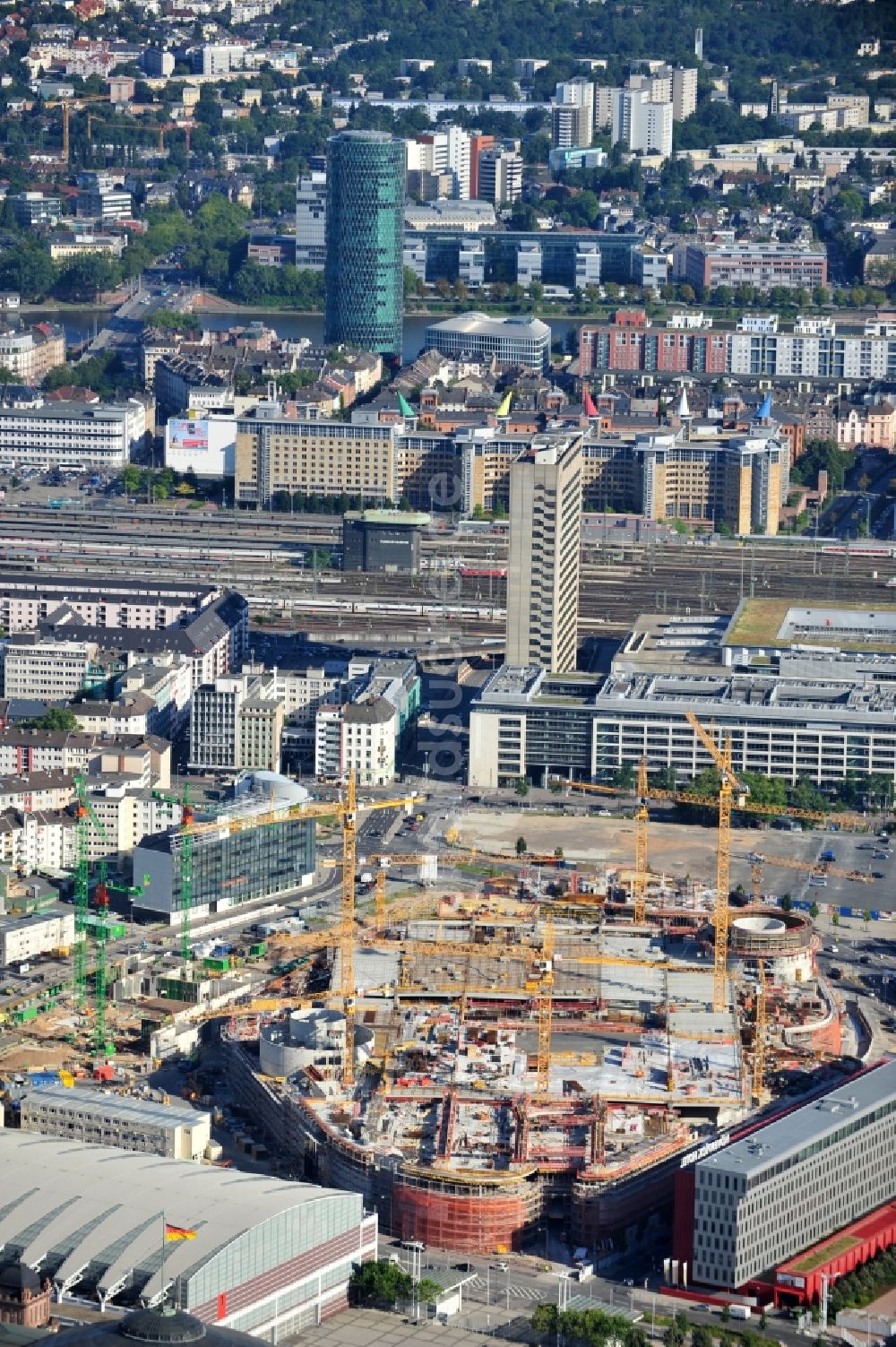 Luftbild Frankfurt am Main - Blick auf die Baustelle des Einkaufszentrums des Gebäudekomplexes Skyline Plaza in Frankfurt am Main