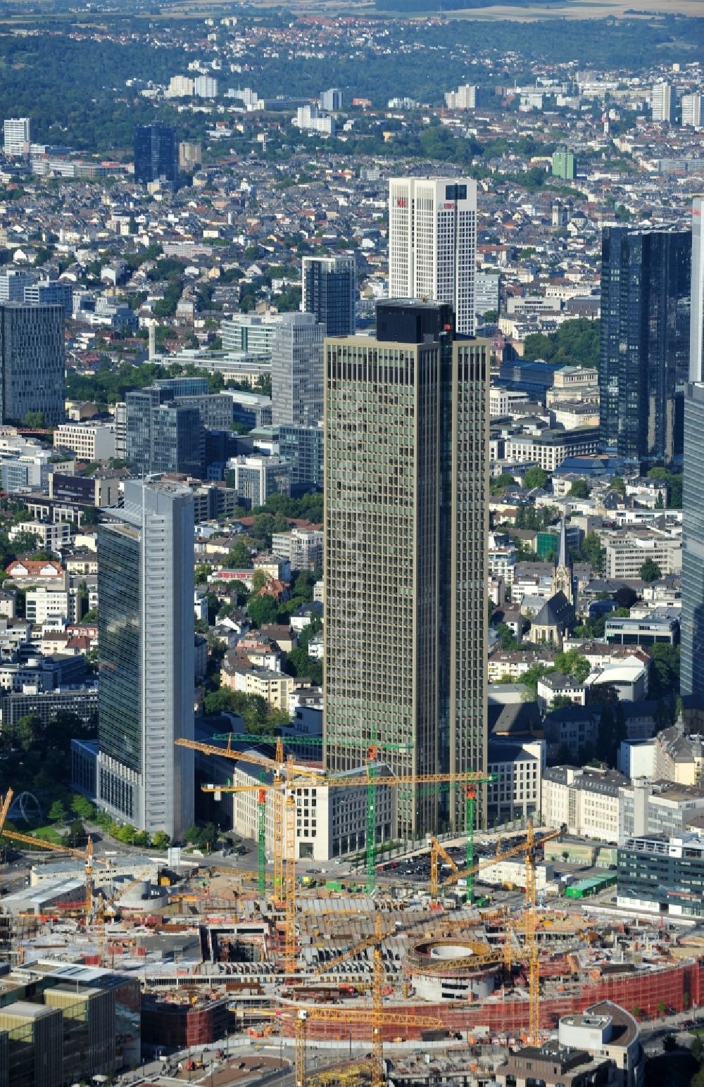 Luftaufnahme Frankfurt am Main - Blick auf die Baustelle des Einkaufszentrums des Gebäudekomplexes Skyline Plaza in Frankfurt am Main