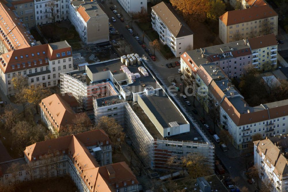 Luftbild Berlin Lichtenberg - Blick die Baustelle mit dem Erweiterungsbau am Krankenhaus Berlin Lichtenberg