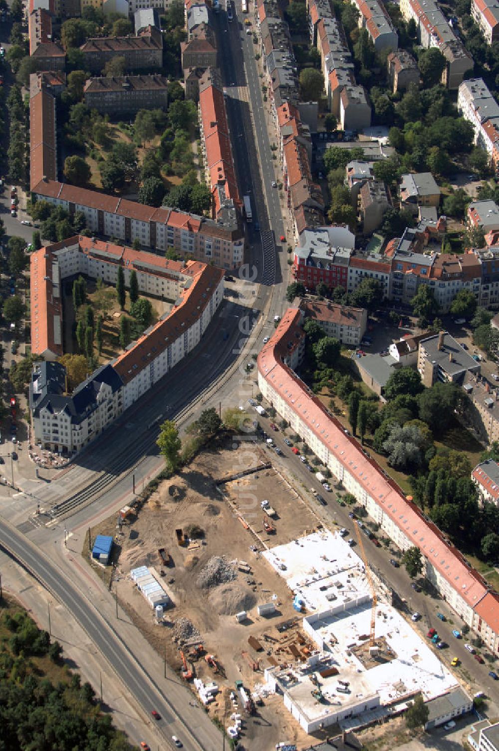 Berin von oben - Blick auf eine Baustelle für ein Fachmarktzentrum in Berlin Treptow-Köpenick