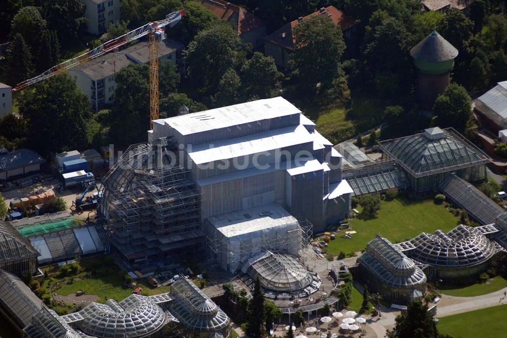 Berlin aus der Vogelperspektive: Blick auf die Baustelle am Großen Tropenhaus im Botanischen Garten Berlin